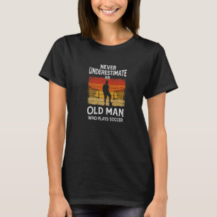 Mannen Retro onderschat nooit een oud Man dat spee T-shirt