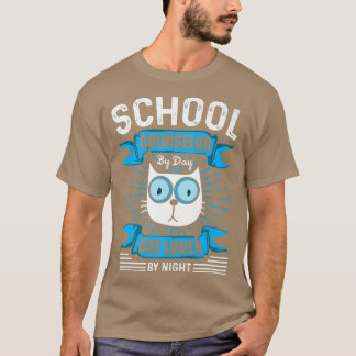 Mannen schooladviseur per dag kat bij nacht t-shirt