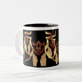 Mannen van de schedel in zwart tweekleurige koffiemok (Voorkant links)