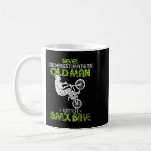 Mannen Vintage onderschat nooit een oud Man met ee Koffiemok