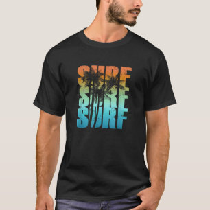 Mannen voor de zomervakantie met zonnepalmen t-shirt