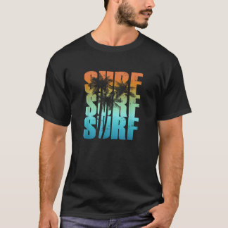 Mannen voor de zomervakantie met zonnepalmen t-shirt