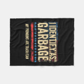 Mannen vrouwen die ik identificeer als Garbyge Fun Fleece Deken (Voorkant (Horizontaal))