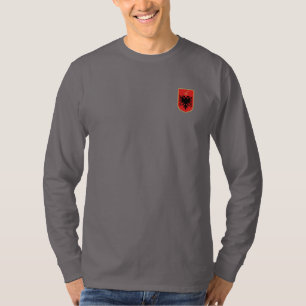 Manteau albanais de T-shirt de bras