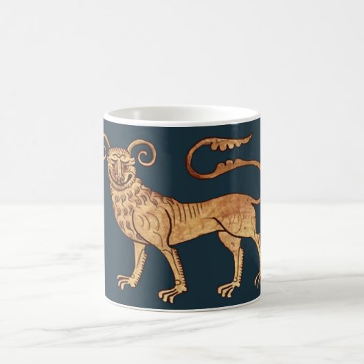 Manticore sur Blue Coffee Mug (Centre)