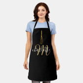 Manuscript Monogram Black en Gold Whisk Schort (Gedragen)