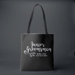 Manuscrit moderne frais junior du sac fourre-tout<br><div class="desc">Votre Groomsman junior aimera ce sac fourre-tout personnalisé ! Double face avec une police et un remous blancs à la mode de manuscrit d'amusement, le sac comporte également deux lignes de texte fait sur commande - ajoutez le nom du Grooman junior, date de mariage, emplacement, le changement etc. la couleur...</div>