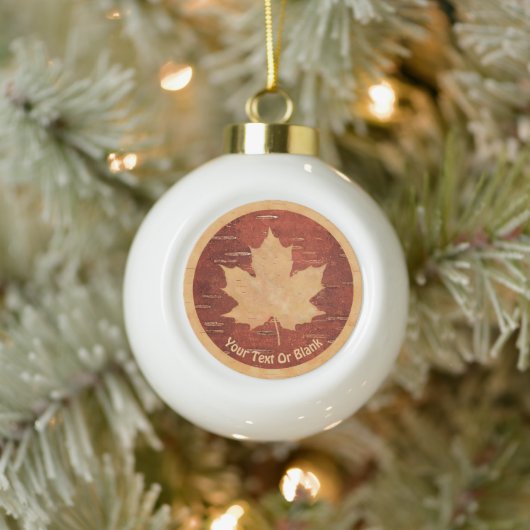 Maple Leaf on Inner Birch Bark Keramische Bal Ornament (Boom)