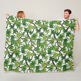 Maple leaves on white fleece deken