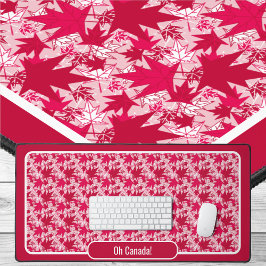 Maple lekt op een roze achtergrond bureaumat