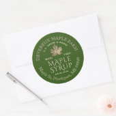 Maple stroop gouden esdoornblad op groen aangepast ronde sticker (Envelop)