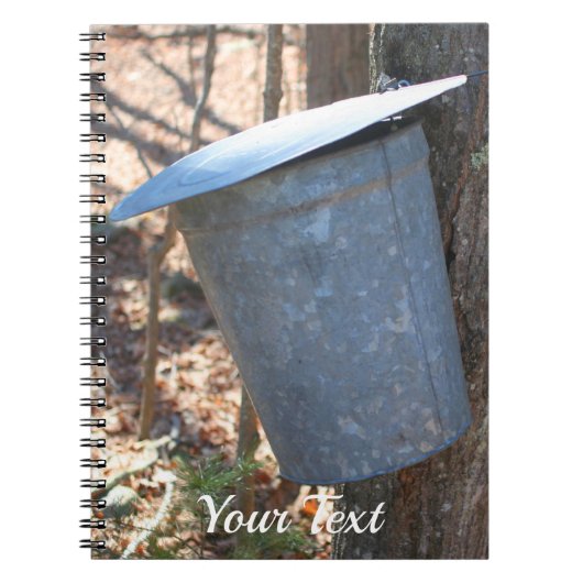 Maple Sugar Sap Bucket on Tree Natuur   Notitieboek (Voorkant)