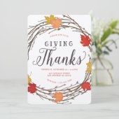 Maple Wreath Thanksgiving Dîner Invitation (Debout devant)