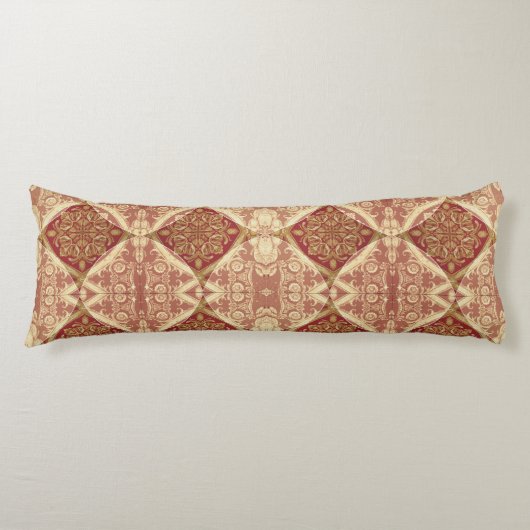 Mara Trumpe Luxurious Extra-Long Golden Red Ornate Lichaamskussen (Voorkant)