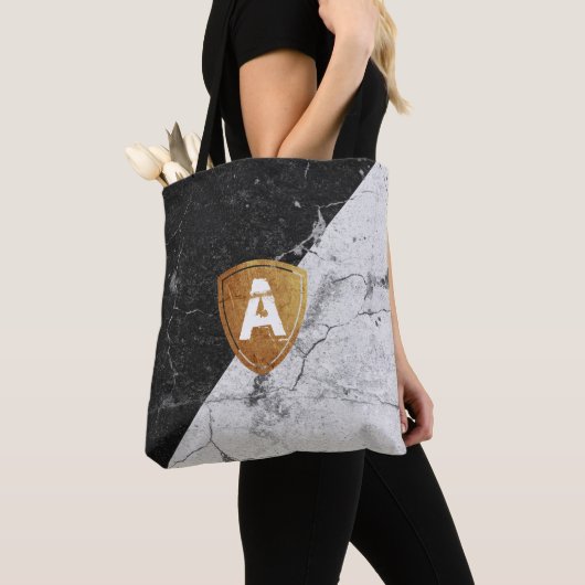 Marble Black White met gepersonaliseerd Monogram T Draagtas (Dichtbij)