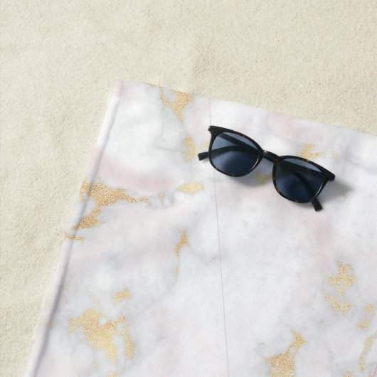 Marble rose Gold Star Heart art serviette de plage (En situation)