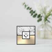 Marbre blanc et carte de visite carré or Faux (Debout devant)