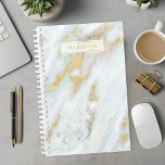 Marbre bleu et or Nom personnalisé Personnalisé<br><div class="desc">Améliorez votre organisation avec ce planificateur personnalisé en marbre bleu et or. Idéal pour les femmes qui apprécient le design luxueux et moderne, ce planificateur allie l'élégance du marbre à la fonctionnalité pratique. La motif en marbre bleu et or chic ajoute une touche de sophistication à votre aménagement quotidien. Personnalisez-le...</div>