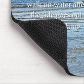 Marche sur le tapis de souris de l'eau (Coin)