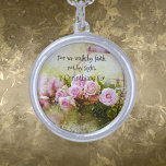 Marcher Par Faith Sterling Sliver Plaqué Collier<br><div class="desc">Ce collier pendentif rond argenté et rond en plaqué argenté présente l'écriture inspirante : "Car nous marchons par la foi, pas par la vue." 2 Corinthiens 5:7. Une belle expression de foi et d'encouragement, parfaite pour l'usage quotidien ou le don. Son design floral élégant en fait une pièce réfléchie et...</div>