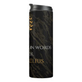 Marcus Aurelius' wijsheid: daden spreken luid Thermosbeker (Geroteerd rechts)