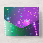 Mardi Gras Festive Paarse Achtergrond All In One Uitnodiging (Achterkant)