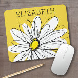 Marguerite lunaire jaune et blanc avec texte perso<br><div class="desc">Un morceau d'art zen et fantaisiste,  hipster. Vous pouvez ajouter un nom,  un monogramme ou un autre texte personnalisé. Si vous avez besoin de déplacer l'art autour,  cliquez sur le bouton personnaliser pour apporter des modifications.</div>
