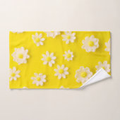 Marguerites avec un arrière - plan jaune (Serviette à main)