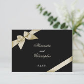 Mariage au ruban de crème RSVP (Debout devant)