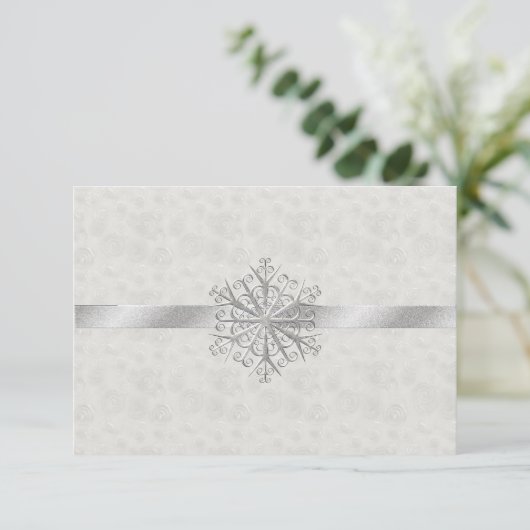 Mariage blanc hiver et Silver Snowflake RSVP (Debout devant)