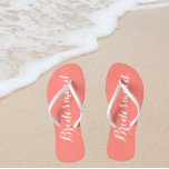 Mariage Bridesmaid Coral tendance<br><div class="desc">Offrez à vos serveuses d'accueil mariages ces tongs élégantes de demoiselles d'honneur qui sont une couleur de corail tendance avec un script blanc stylisé pour compléter votre schéma de couleurs mariages similaire. Sélectionnez la taille du pied avec d'autres options. Disponible dans de nombreux modèles de couleurs mariages de demoiselles d'honneur...</div>