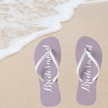Mariage Bridesmaid tendance Mauve<br><div class="desc">Offrez à vos serveuses d'accueil mariages ces tongs élégantes,  mauve/violet,  couleur mauve pâle et blanc,  stylisées,  pour compléter votre modèle de couleurs mariages similaire. Sélectionnez la taille du pied avec d'autres options. Disponible dans de nombreux modèles de couleurs mariages de demoiselles d'honneur populaires.</div>