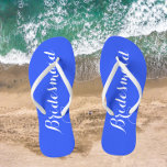 Mariage Bridesmaid Trendy Royal Blue<br><div class="desc">Offrez à vos serveuses d'accueil mariages ces tongs élégantes de femme d'hôte qui sont une couleur bleue royale branchée avec un script blanc et stylisé pour compléter votre schéma de couleurs mariages similaire. Sélectionnez la taille du pied avec d'autres options. Disponible dans de nombreux modèles de couleurs mariages de demoiselles...</div>