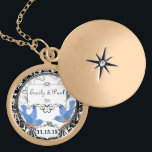 Mariage Date Lucky Bluebird Anniversaire Collier<br><div class="desc">Vintage Bluebird Mariage Anniversaire Garder le casier avec vos noms et la date du mariage. Vintages Oiseaux Invitations de mariage -Vintages Oiseaux T-shirts Mariages assortis Stickers et Insert Cards -voir plus Vintages Oiseaux Produits Vintages Oiseaux Invitations de mariage -Vintages Oiseaux T-shirts Mariages assortis Stickers et Insert Cards -voir plus Vintages...</div>