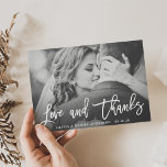 Mariage de calligraphie rustique Merci Carte photo<br><div class="desc">Carte photo de Merci de Mariage de calligraphie rustique avec papier Kraft imprimé sur le dos. Pour une personnalisation plus avancée de cette conception,  veuillez cliquer sur le bouton "Personnaliser".</div>