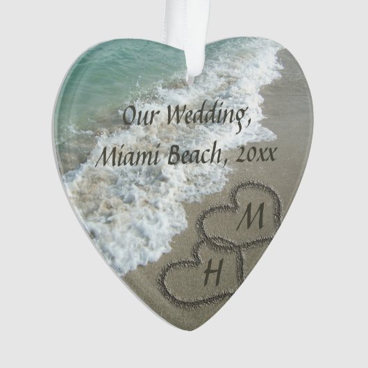 Mariage de la plage Maintenir les coeurs interdépe (devant)