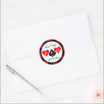 Mariage de Las Vegas puces autocollants et sceaux<br><div class="desc">Les stickers de jetons de poker mariage Las Vegas et les sceaux pour enveloppes. Autocollants personnalisées à puces de jeu avec des initiales monogrammées de mariée et de marié couple. Jouer carte convient à la conception avec le roi et la reine des coeurs et des pique. Design modèle élégant de...</div>