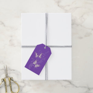 Mariage deux papillons tirant une étiquette cadeau