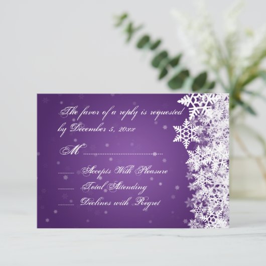 Mariage élégant RSVP hiver Snowflakes violet viole (Debout devant)