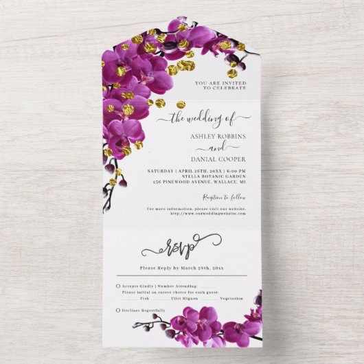 Mariage En Fleur Violet Tout En Une Invitation (À l'intérieur)