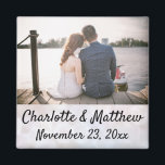 Mariage Favoriser la typographie moderne Merci pho<br><div class="desc">Cet aimant photo de typographie moderne fera la faveur parfaite pour votre mariage! Personnalisez avec la photo,  les noms et la date de votre choix. Les noms et la date sont imposés sur un arrière - plan de livre blanc clair.</div>
