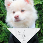 Mariage/Fiançailles animal de compagnie Bandana |<br><div class="desc">Petit ou grand, ce bandana peut être utilisé pour les chiens ou les chats. Minimal, moderne et personnalisable avec le nom de votre animal de compagnie. Un aliment de base pour tout ce que votre mère de chien ou de chat cherche à inclure votre enfant à fourrure dans votre journée...</div>