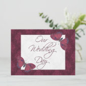 Mariage Flat Invitation Papillon Brocade rouge (Debout devant)