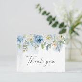 Mariage floral bleu et blanc Carte de remerciement (Debout devant)