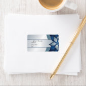 Mariage Floral bleu moderne Avery Étiquette (En situation)