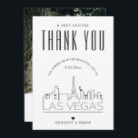 Mariage Las Vegas | MERCI   CARTE PHOTO<br><div class="desc">Une carte à plat de remerciement spéciale adaptée à votre mariage dans la belle ville de Las Vegas, Nevada. Il dispose d'une ligne d'horizon stylisée de la ville sur le devant de la carte. À l'intérieur, vous trouverez un endroit pour votre message unique et une photo en option. Utilisez les...</div>