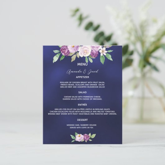Mariage Menu bleu marine flûtes violet (Debout devant)
