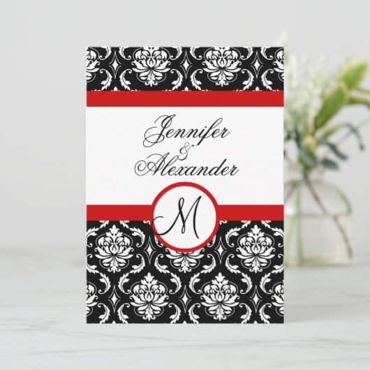 Mariage Monogram Red Damask Invitation Vue frontal (Debout devant)