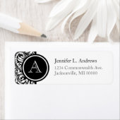 Mariage noir et blanc Damask Monogram Étiquettes (En situation)