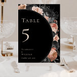Mariage noir Vintage gothique Numéro de table<br><div class="desc">Ce vintage gothique noir mariage numéro de table est une toile sombre de romantisme et d'élégance intemporelle. Ce design présente des motifs traditionnels entrelacés d'une esthétique maussade qui rappelle l'automne. Délicate aquarelle rose poussiéreuse et arrangements floraux sombres et blondis dansent à travers la toile noire, évoquant la beauté éthérée du...</div>
